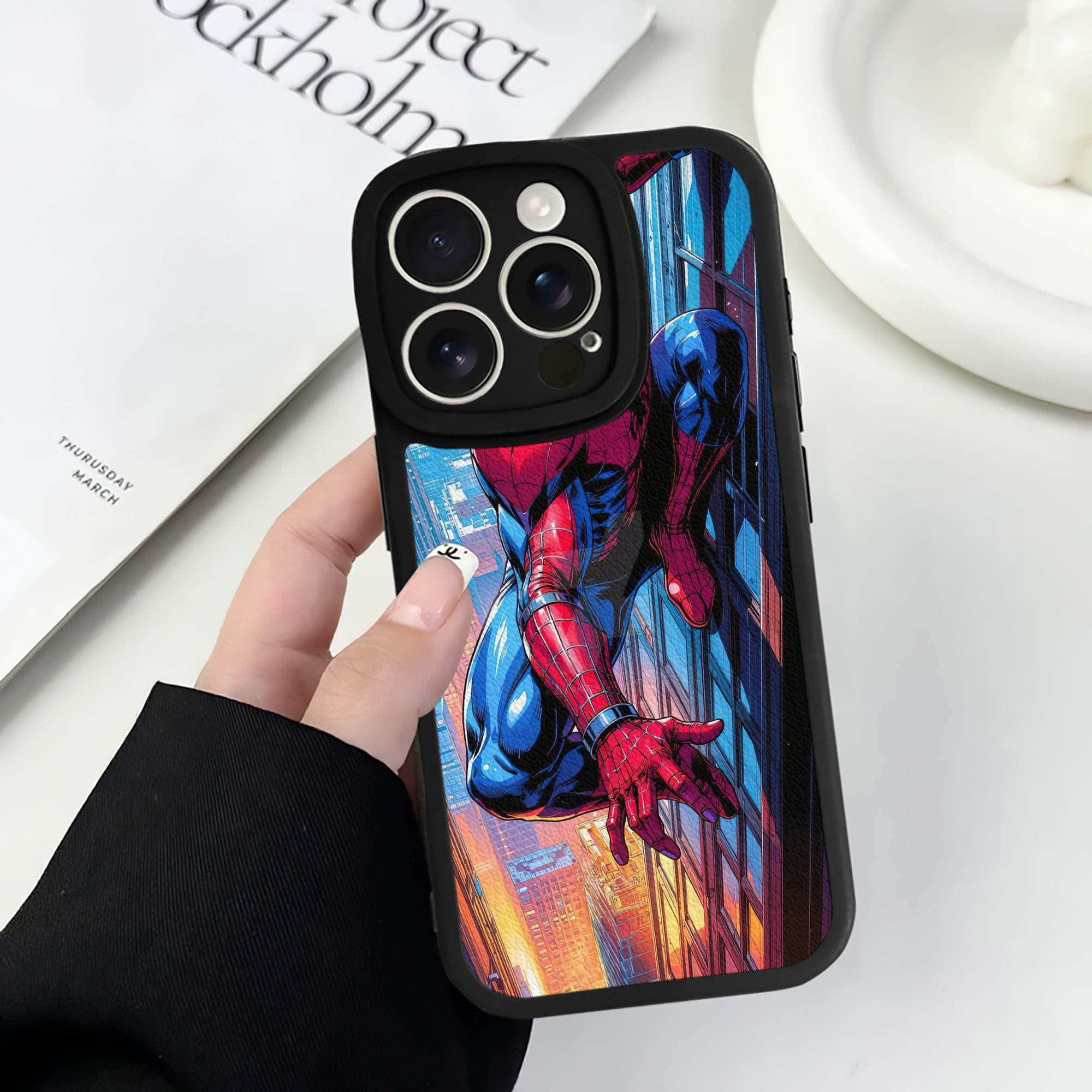 Spider Man スパイダーマン 【iPhone 16シリーズ対応】シリコンスマホケース（レザー調） 材質：シリコン